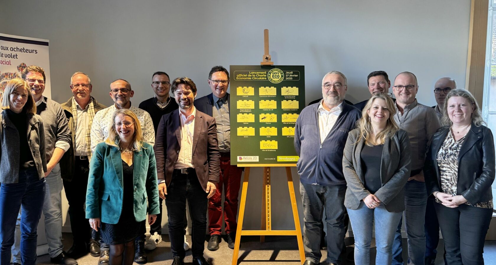 Les signataires de la charte. (Crédits : Relais 2D)